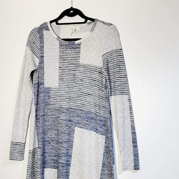 4/$20 NWT GAP Long Sleeve Soft Knit Lightweight Gray and Blue Mini Dress - Picture 2 of 7
